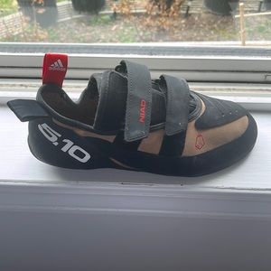 Five ten climbing shoes like new
